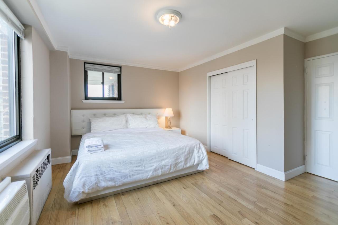 3 Bedrooms With Private Balcony By Central Park *