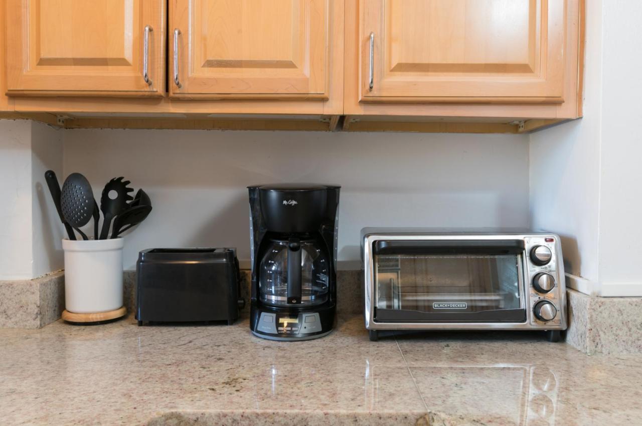 3 Bedrooms With Private Balcony By Central Park Apartment New York