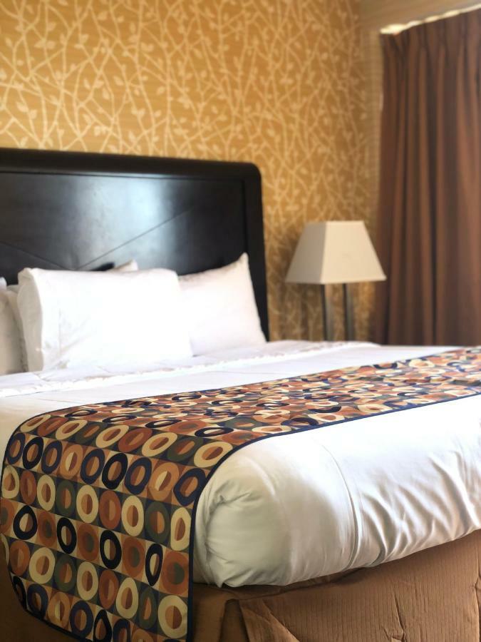 Elmhurst Hotel