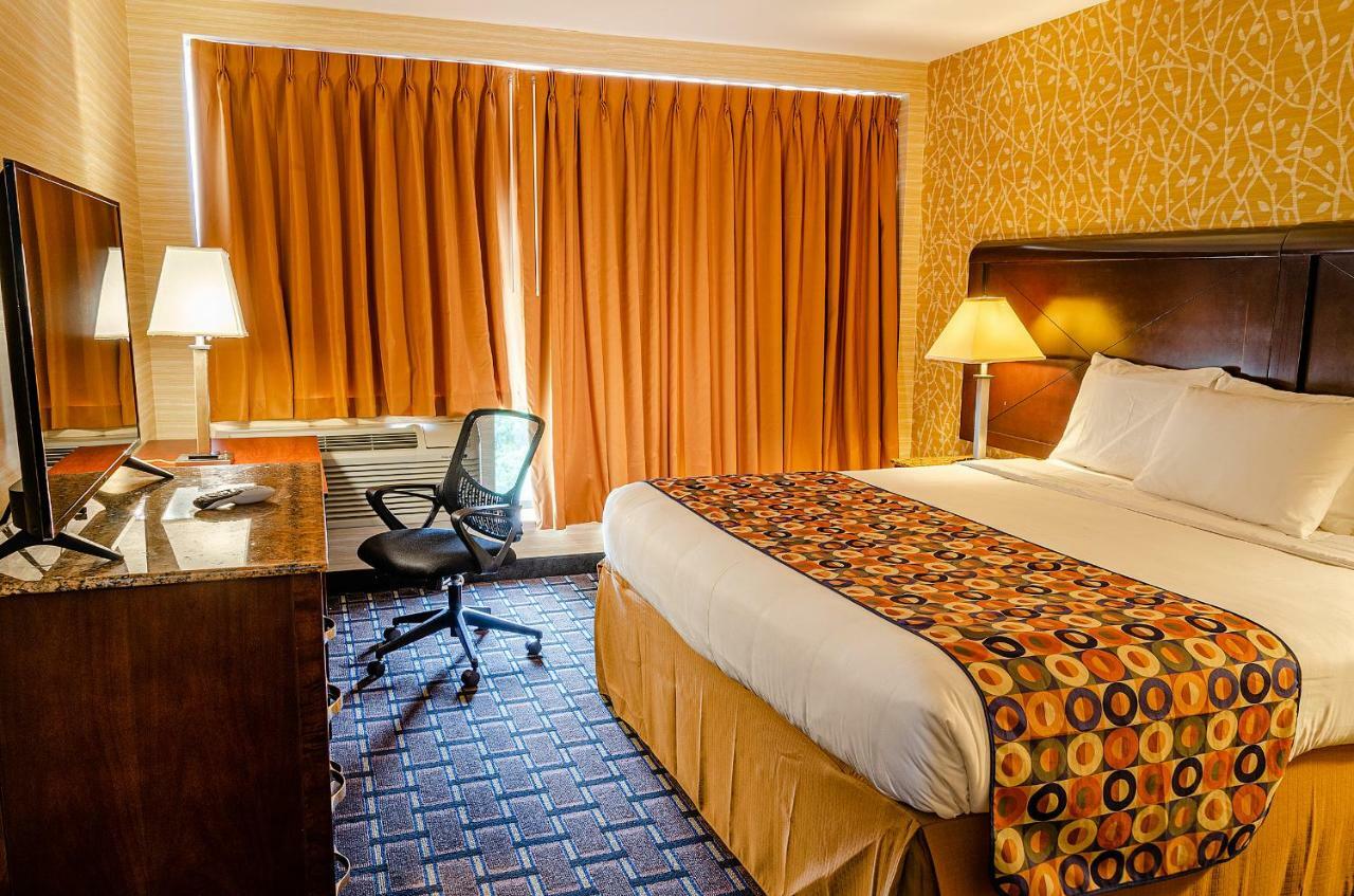 Hotel Elmhurst 3*