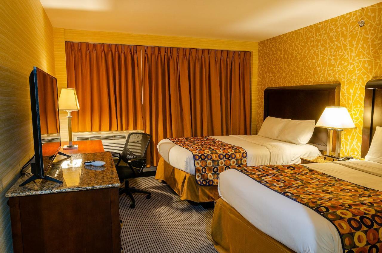 Elmhurst Hotel 3*