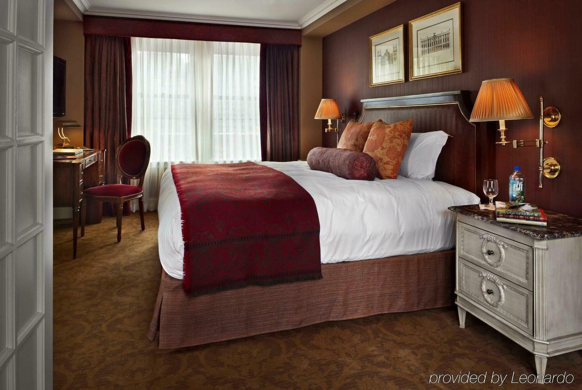 Plaza Athenee Hotel
