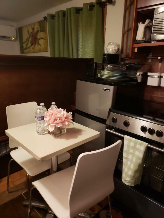 Hamilton's Hideaway Apartment *