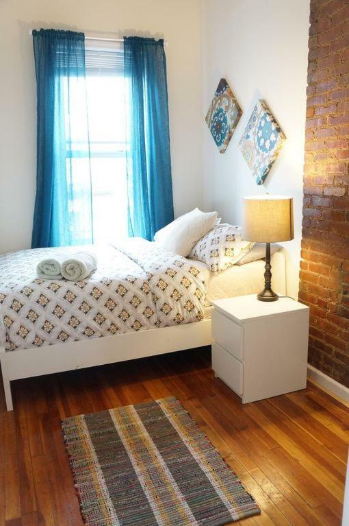 Garden Penthouse 70' - Astoria Apartment