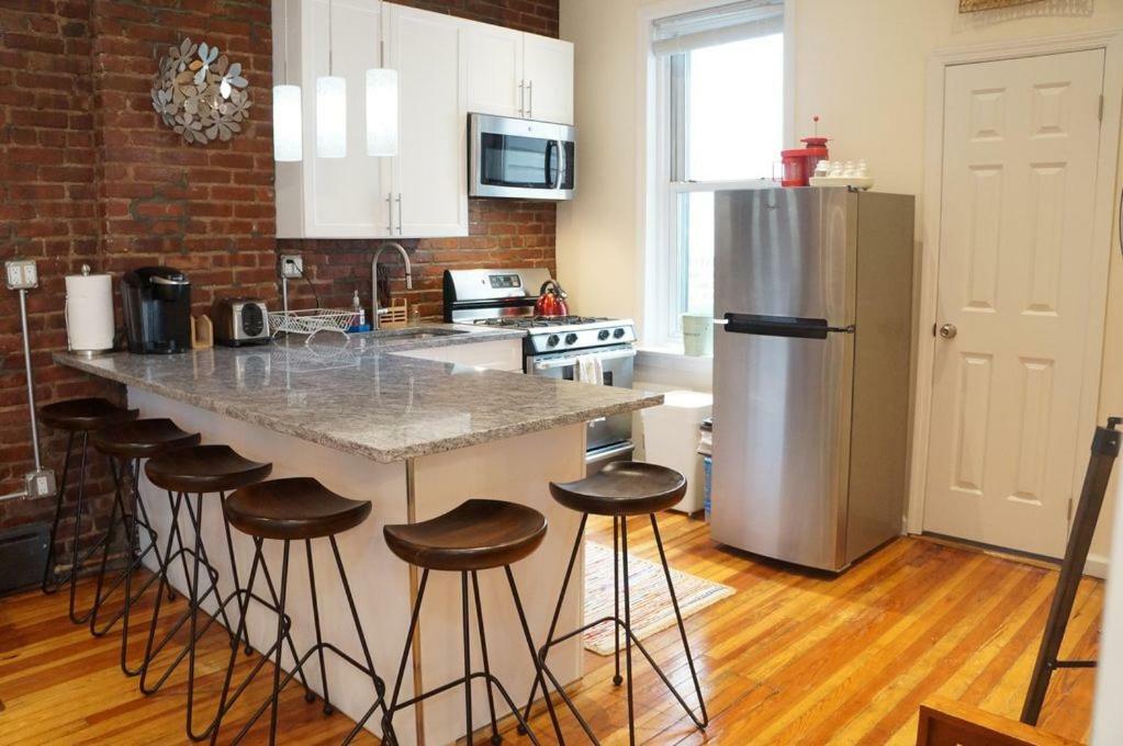 Garden Penthouse 70' - Astoria Apartment