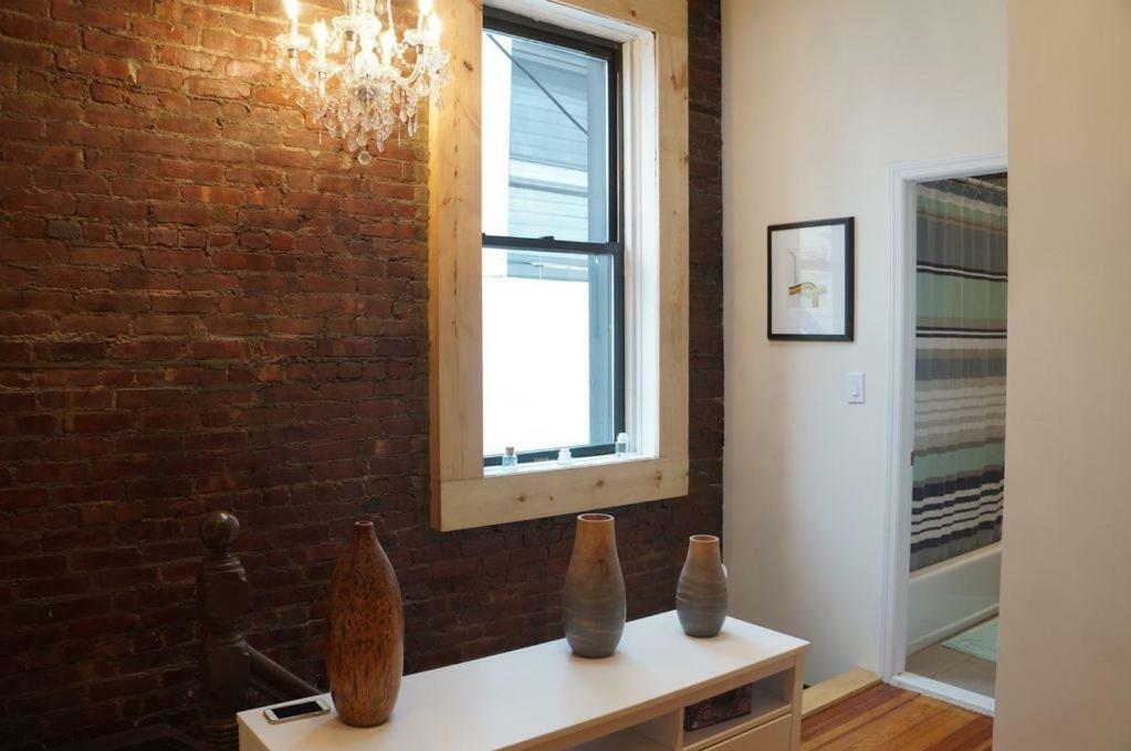 Garden Penthouse 70' - Astoria Apartment