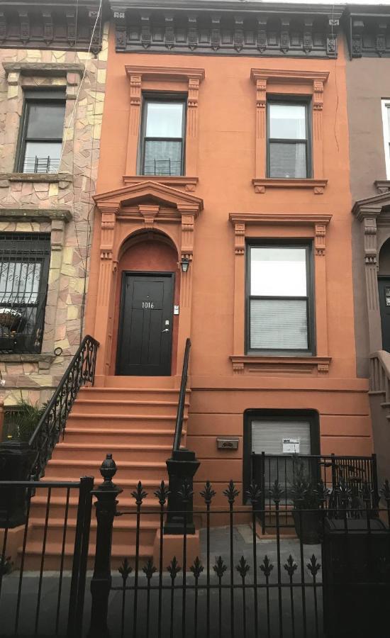 Sandy's Place Nyc 1