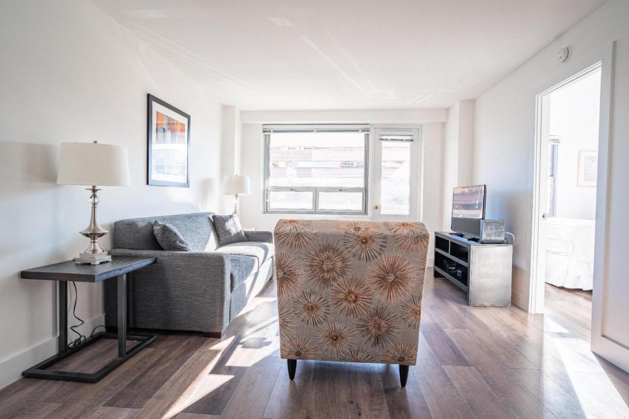 Apartment Queens Blvd