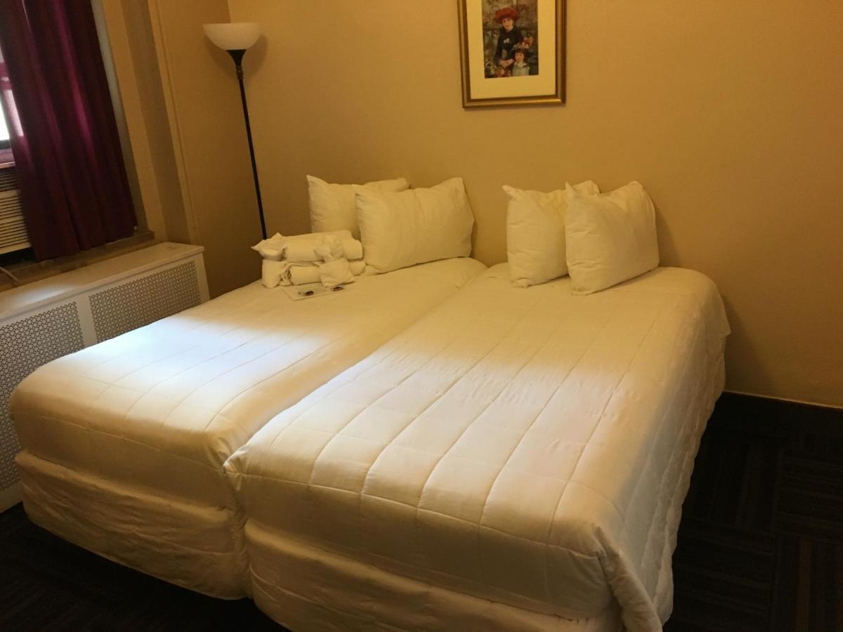 Leo House 3*