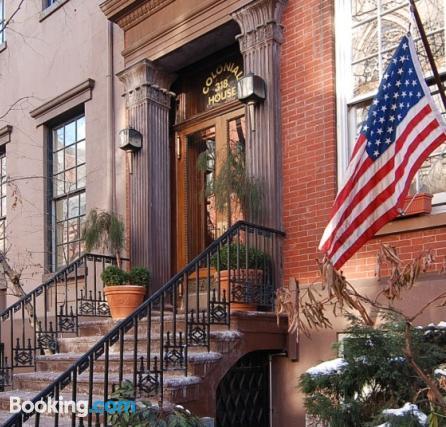 Colonial House Bed & Breakfast