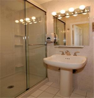 Colonial House Bed & Breakfast New York