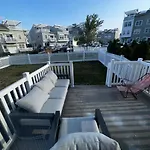 Beach House In Heart Of Nyc
