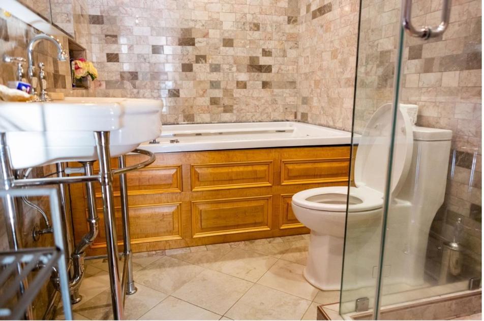 Northern Lights Mansion Bed & Breakfast 3*