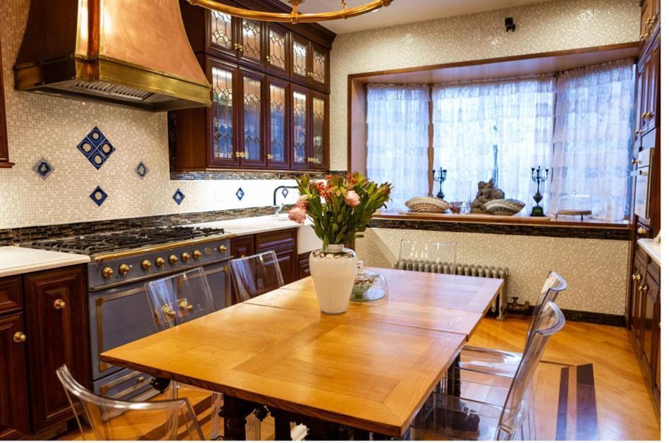 Northern Lights Mansion 3*
