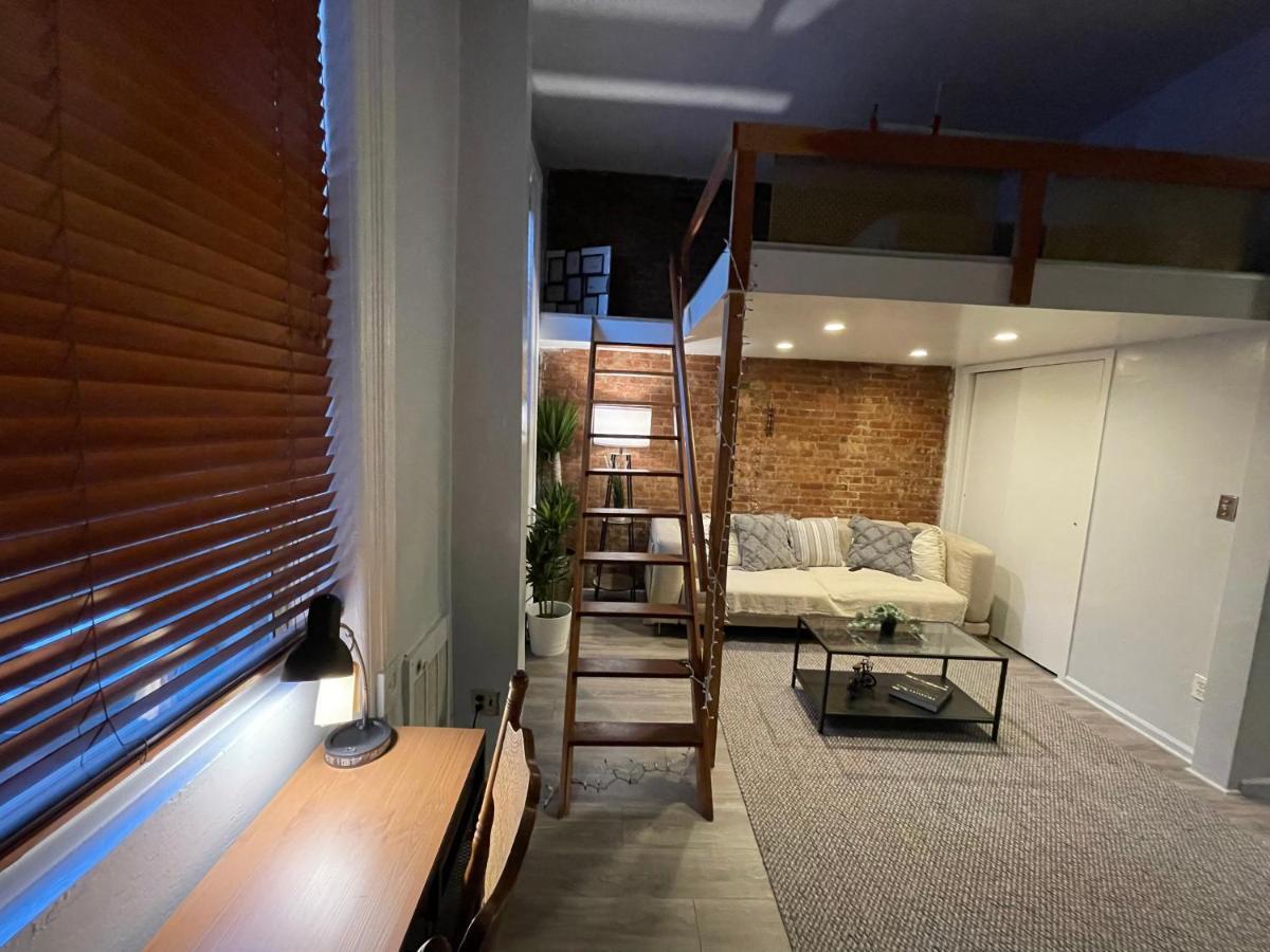 Cozy Studio In Hell's Kitchen Apartment *