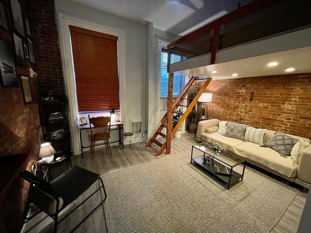 Cozy Studio In Hell's Kitchen