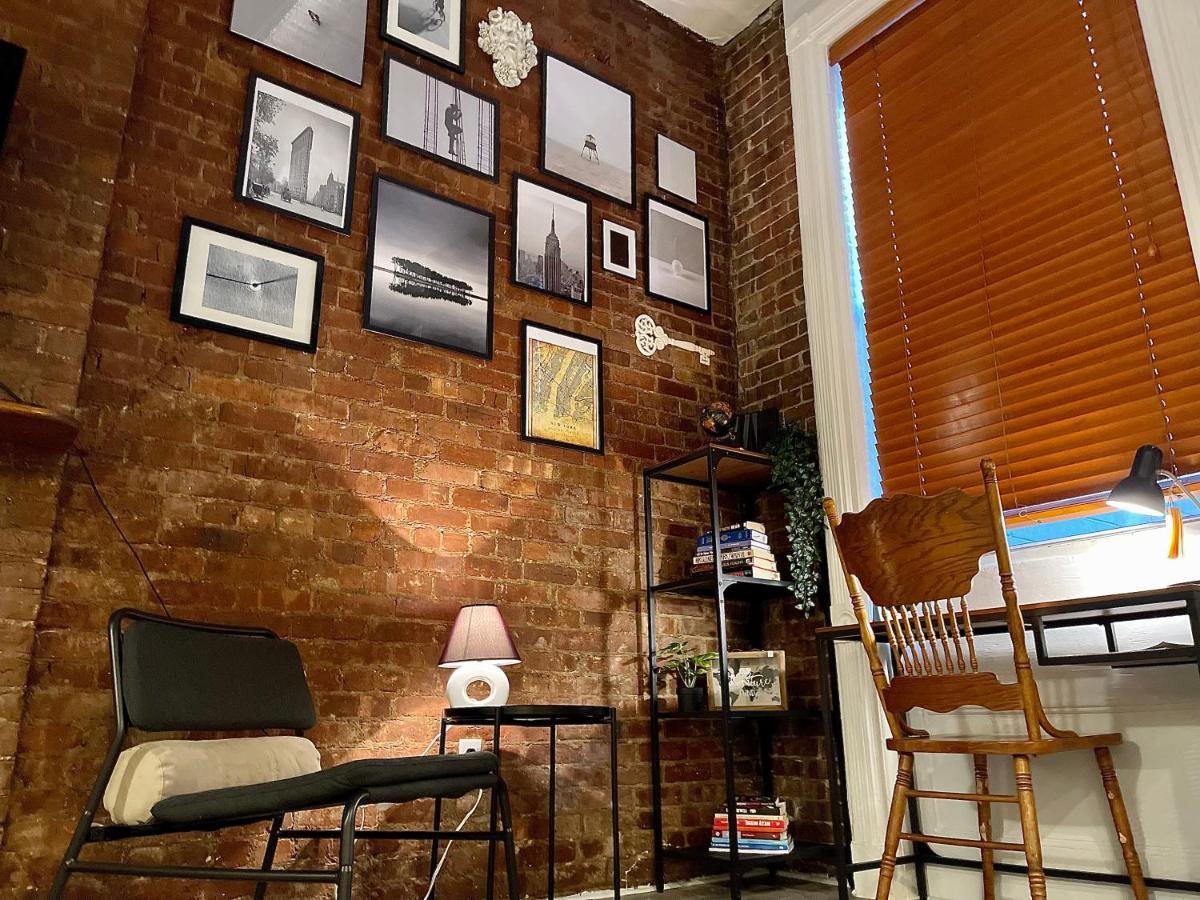 Cozy Studio In Hell's Kitchen