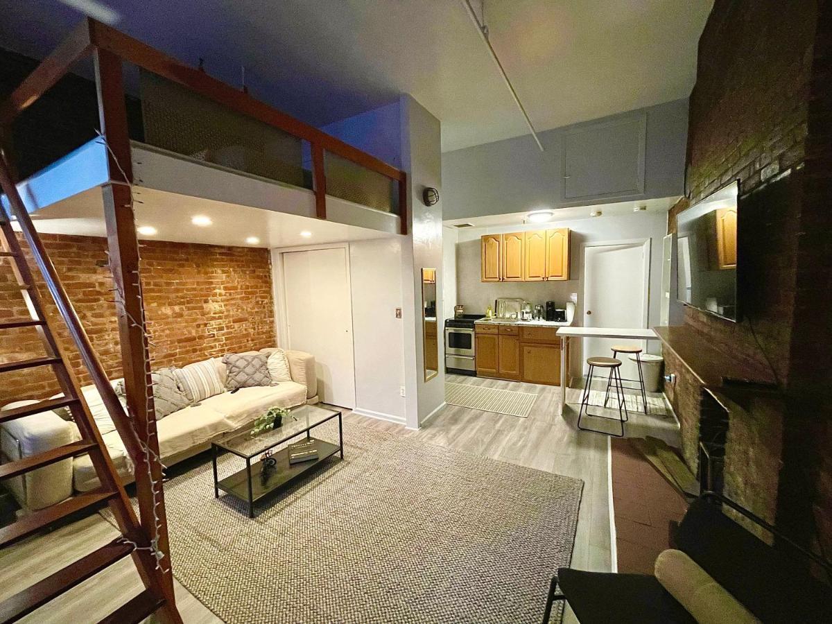 Cozy Studio In Hell's Kitchen New York