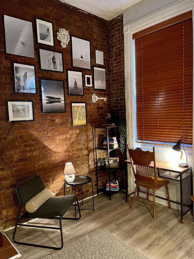 Cozy Studio In Hell's Kitchen Apartment *