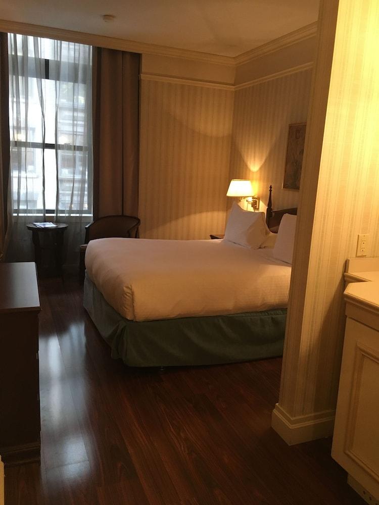 Hotel Avalon