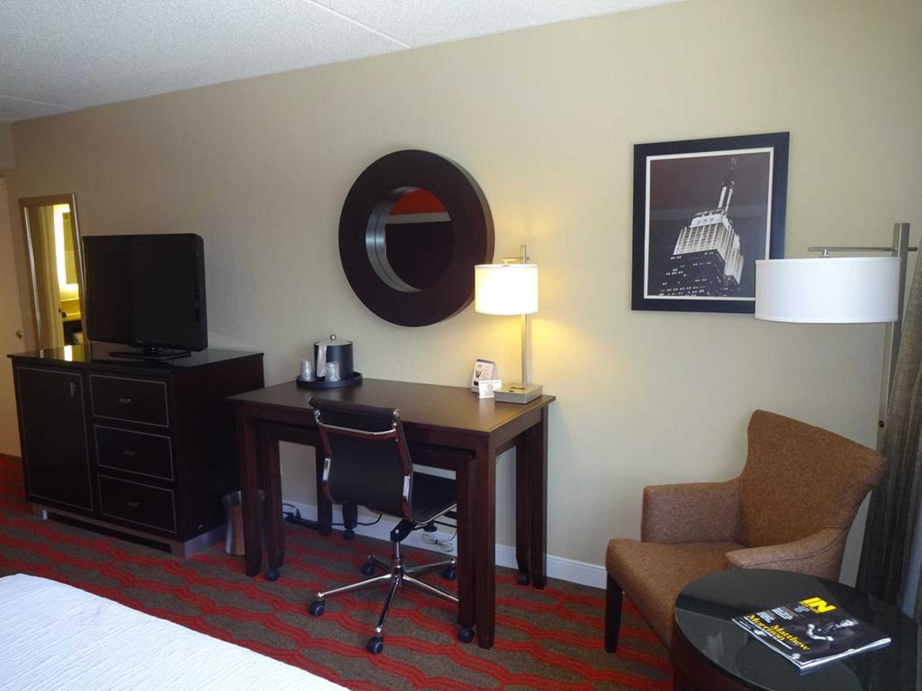 Doubletree By Hilton New York-laguardia 3*