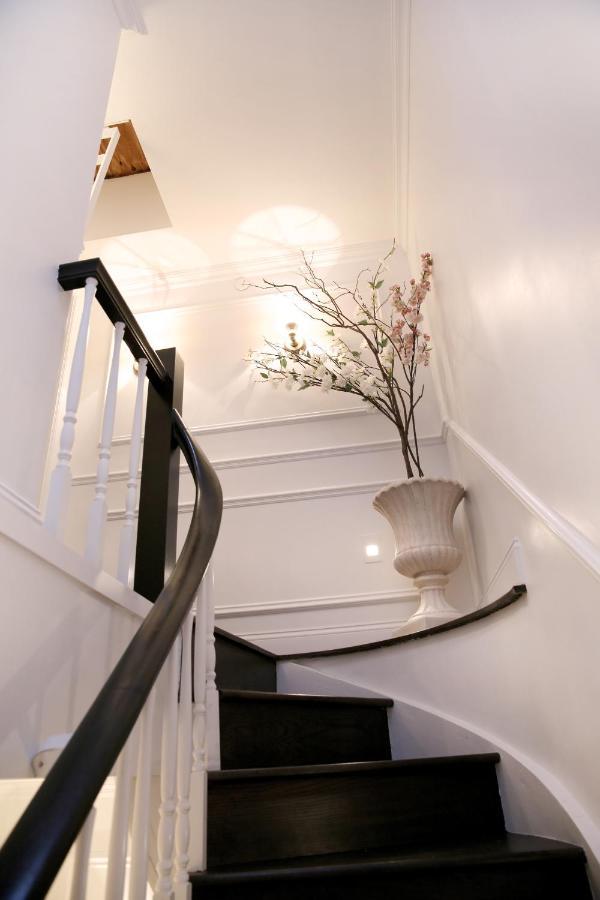 Bond Townhouse *