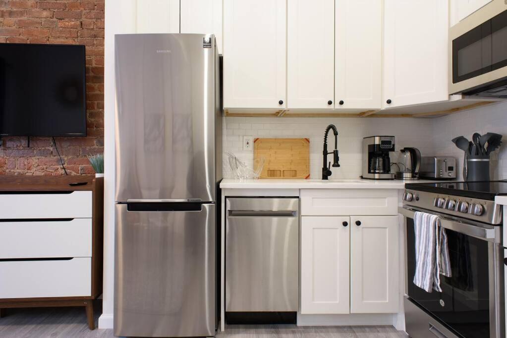 240-14 New Prime Location W&d In Unit * New York
