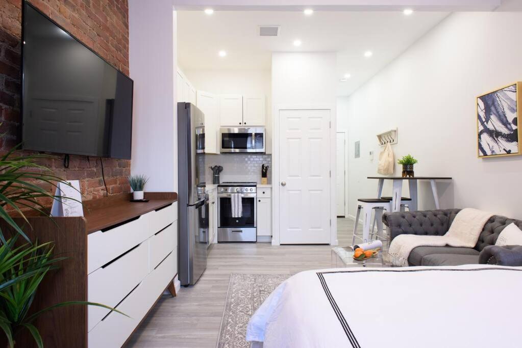 Apartment 240-14 New Prime Location W&d In Unit