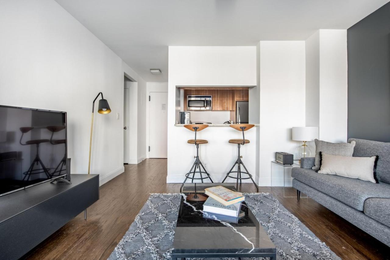 Ues Studio W Gym Doorman Balcony Stunning Roof Nyc-504 Apartment *