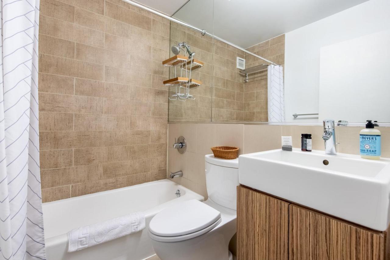 Ues Studio W Gym Doorman Balcony Stunning Roof Nyc-504 Apartment