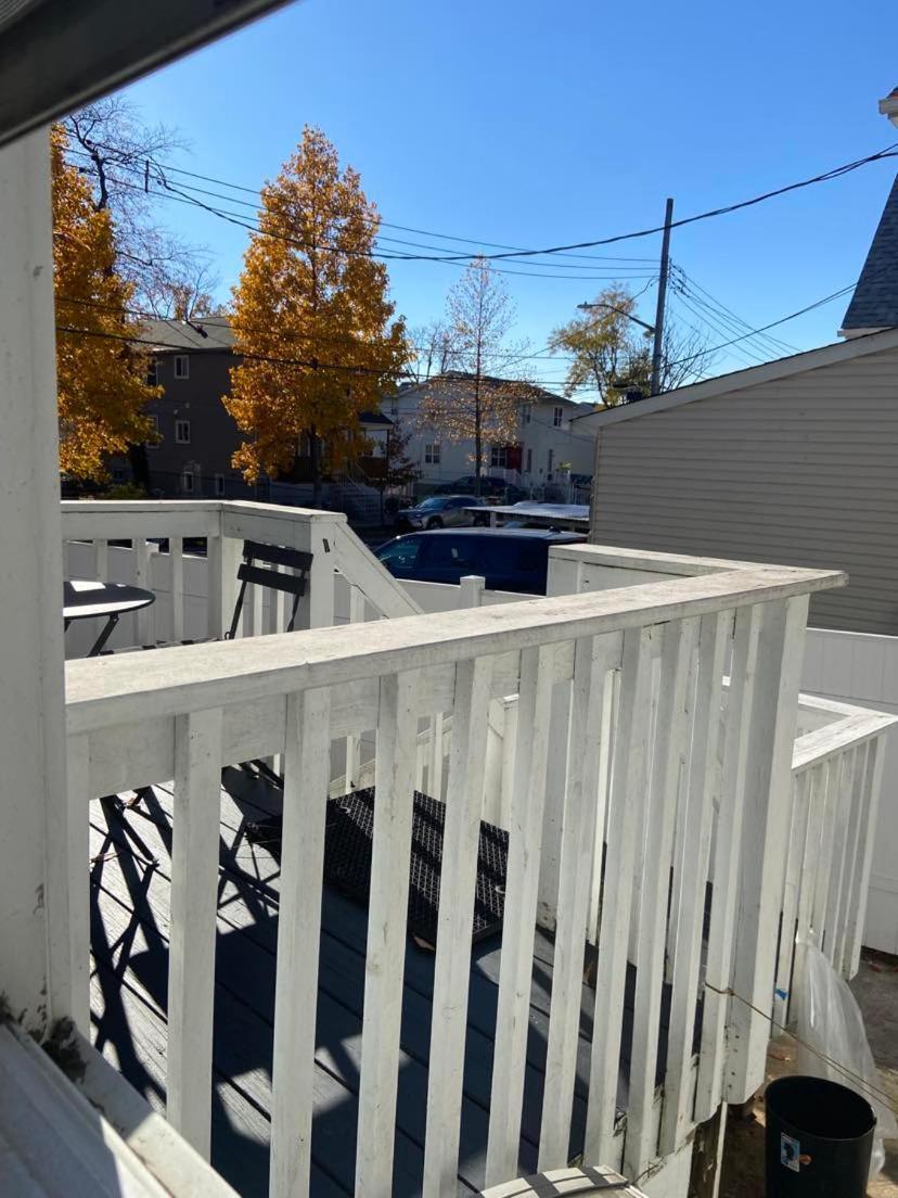 Cozzy With Private Entrance And Drive Way