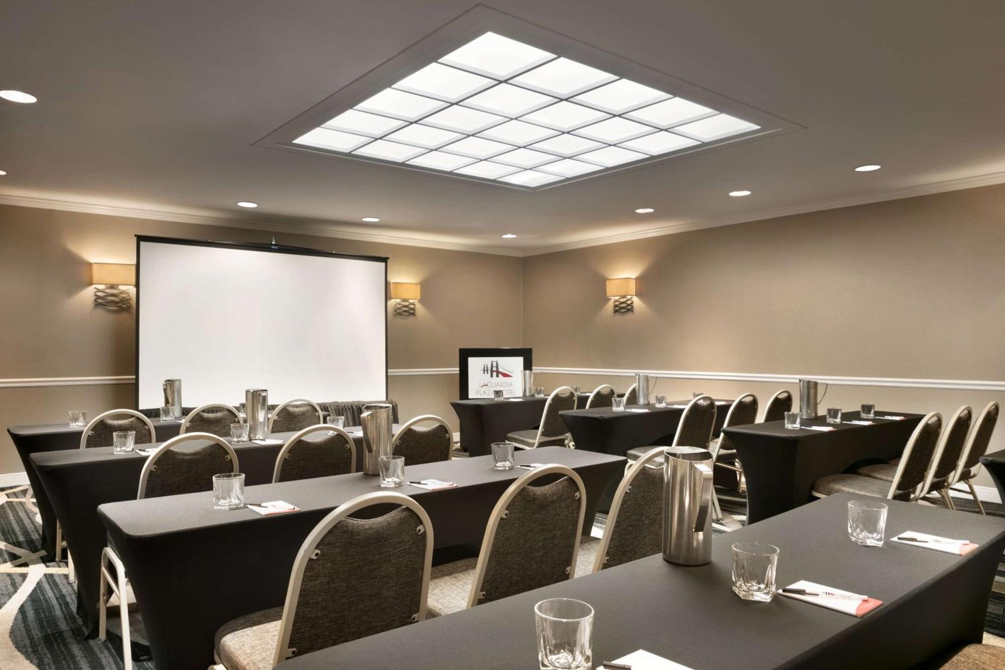 Doubletree By Hilton New York-laguardia Hotel