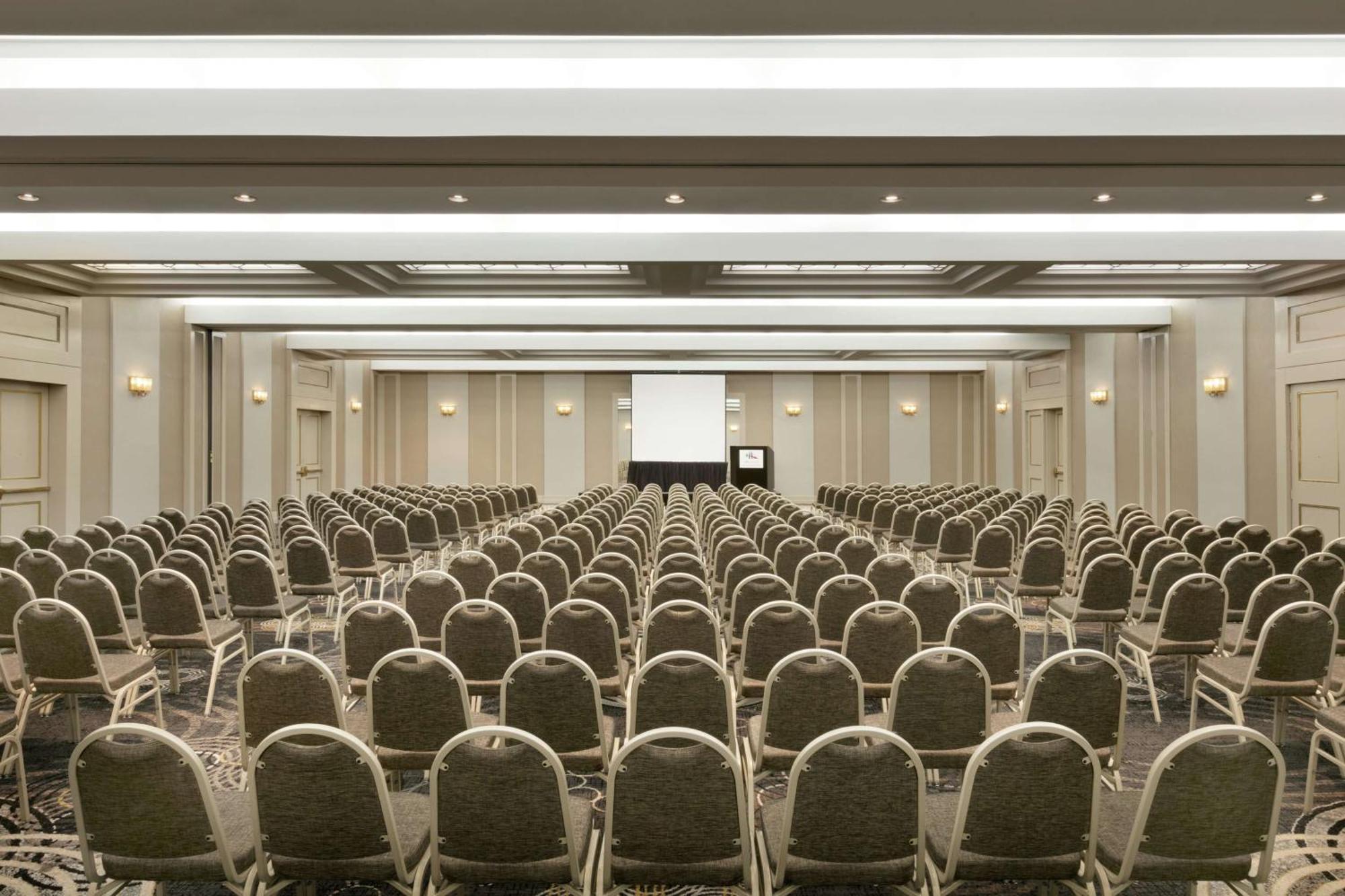 Hotel Doubletree By Hilton New York-laguardia 3*