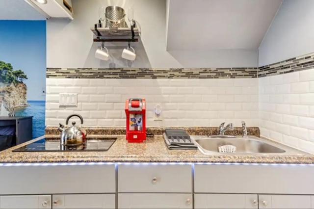 Apartment Summer Getaway In Brooklyn Private Room, Bath, Kitchen & Backyard New York