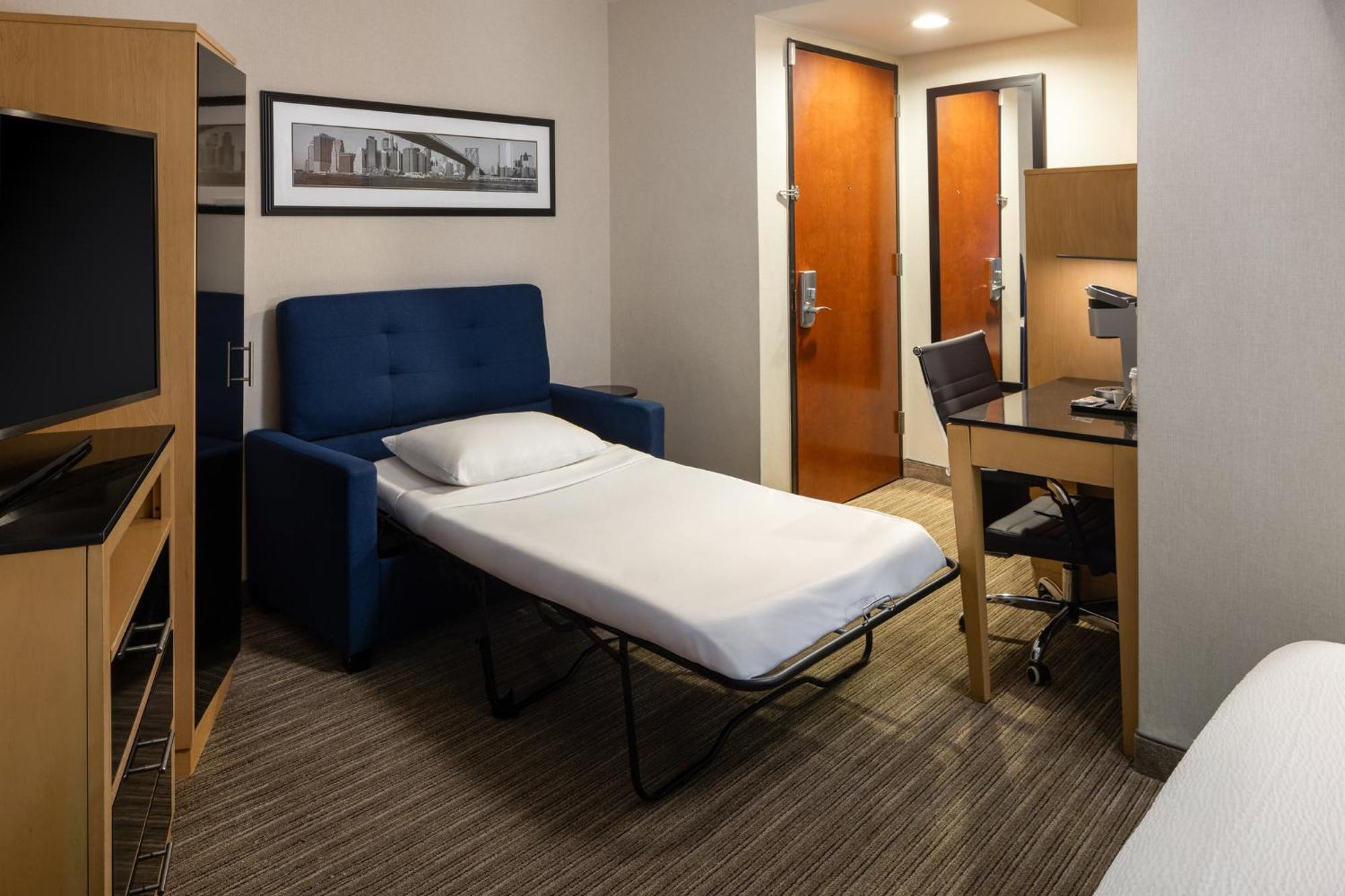 Express - Street By Ihg Hotel 3*