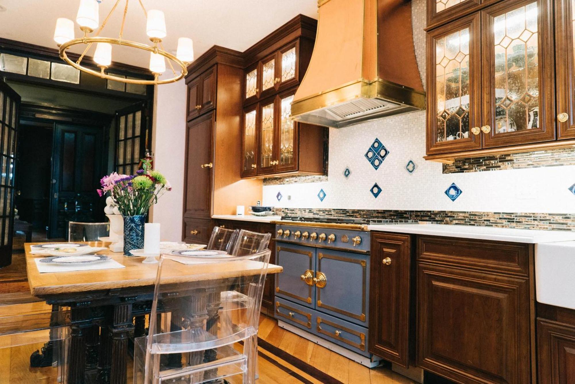 Northern Lights Mansion 3* New York