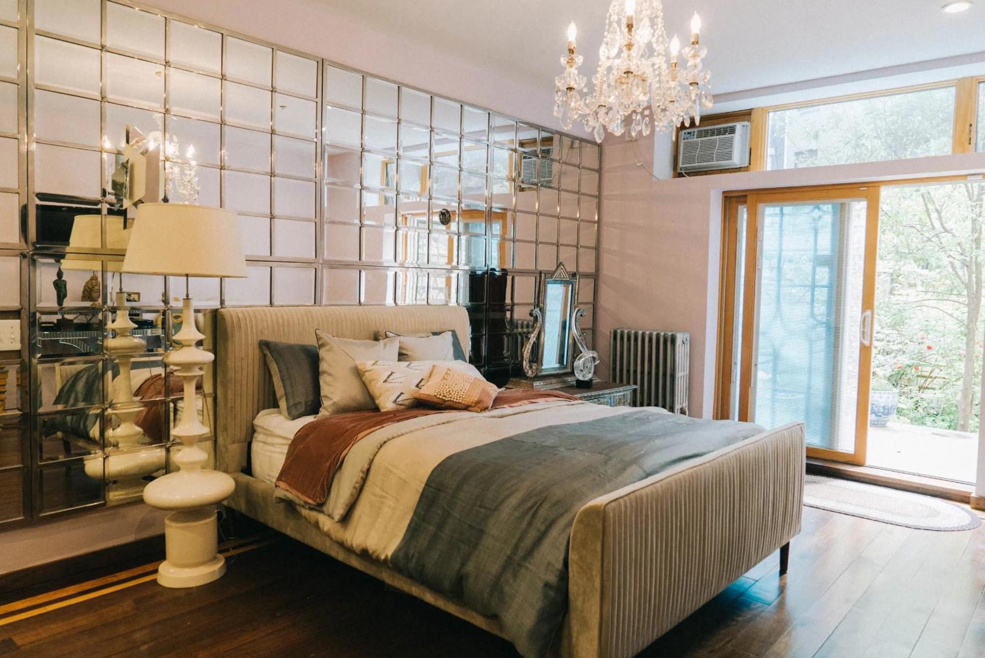 Northern Lights Mansion 3* New York