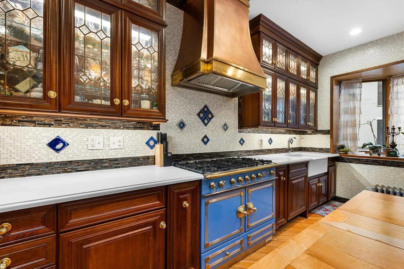 Northern Lights Mansion Bed & Breakfast 3*