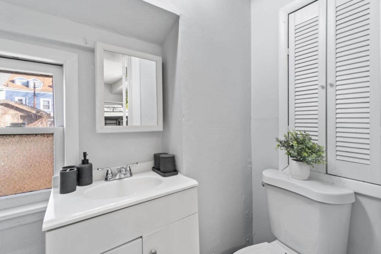 The Whimsical Estate Sleeps 16plus 20m To Nyc Free Parking Holiday home