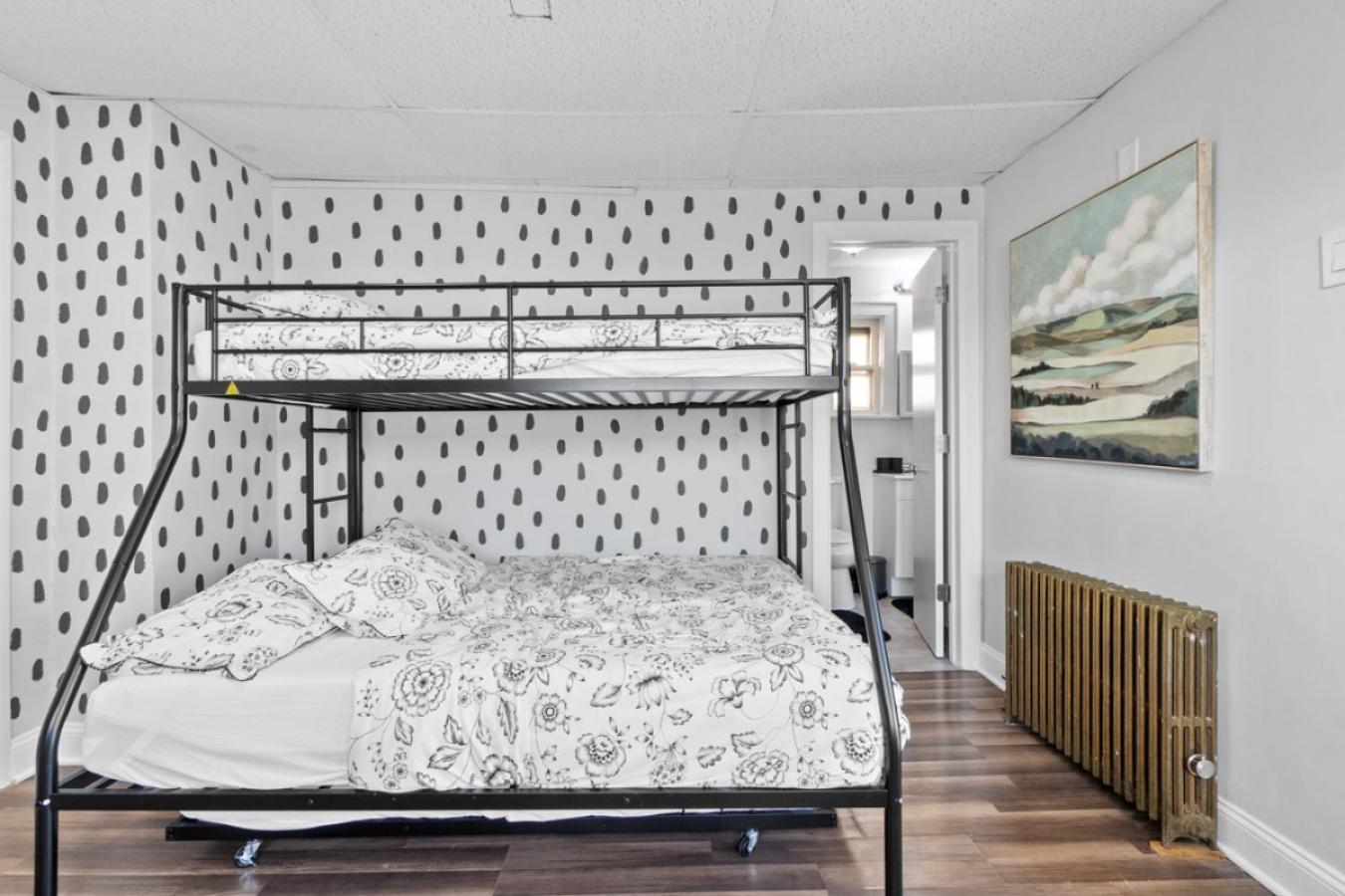 The Whimsical Estate Sleeps 16plus 20m To Nyc Free Parking Holiday home