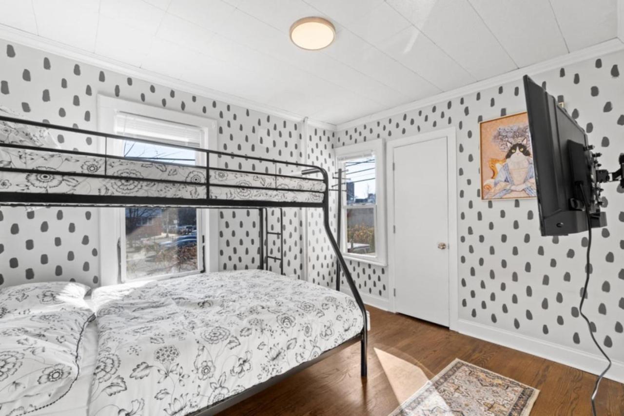 The Whimsical Estate Sleeps 16plus 20m To Nyc Free Parking Holiday home