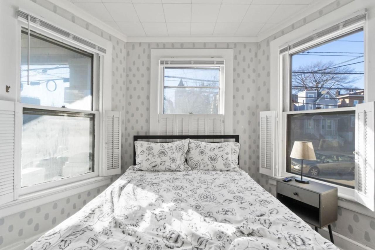 The Whimsical Estate Sleeps 16plus 20m To Nyc Free Parking Holiday home *