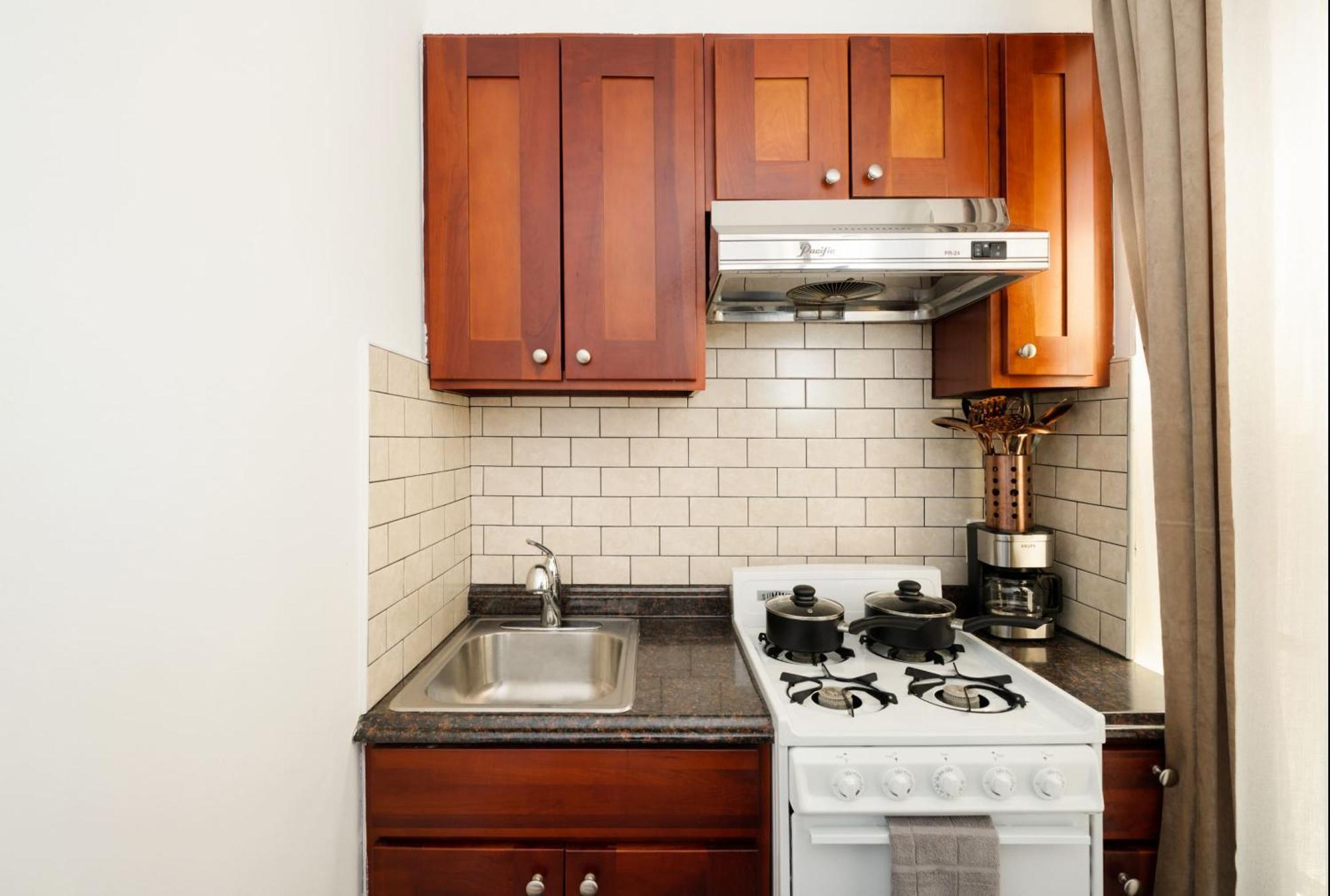 Apartment 69-4d Trendy Lower East Side 1br Brand New New York