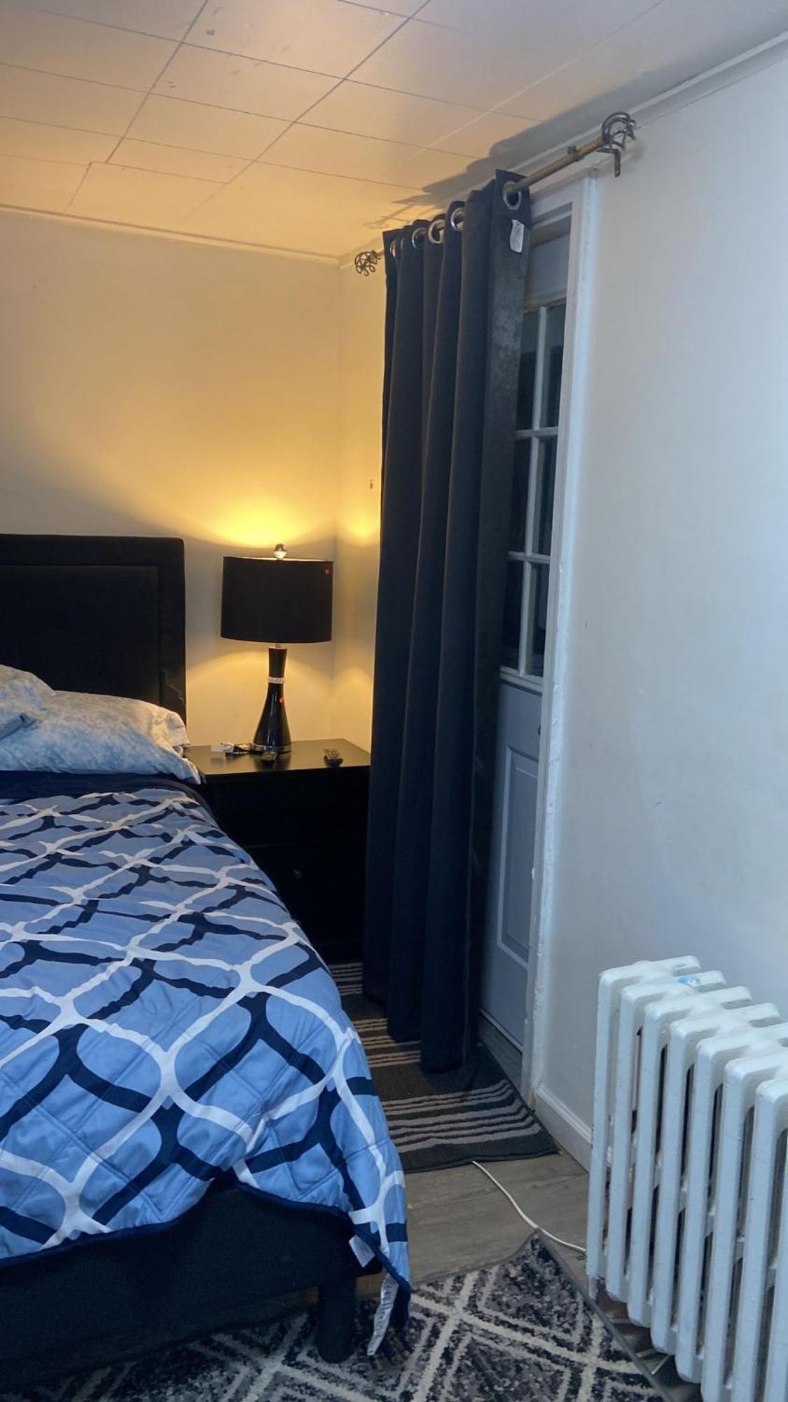 Cozzy With Private Entrance And Drive Way New York