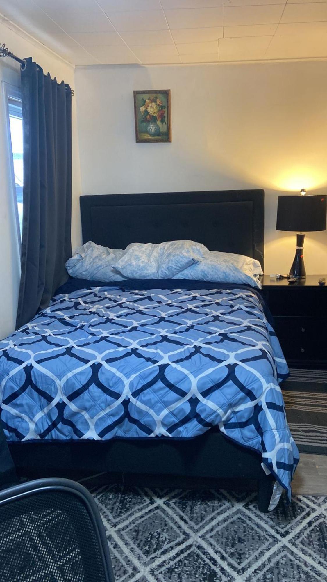 Cozzy With Private Entrance And Drive Way