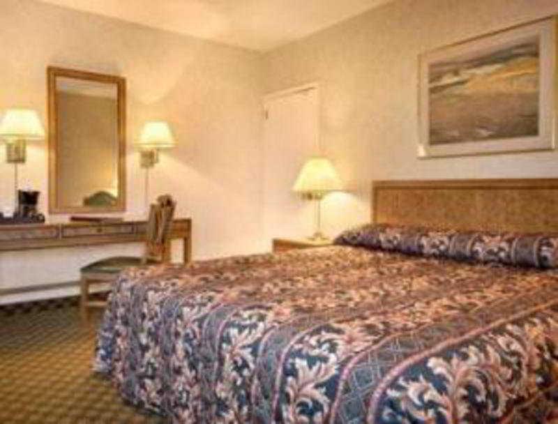 Ramada Plaza Jfk International Airport Hotel 2*