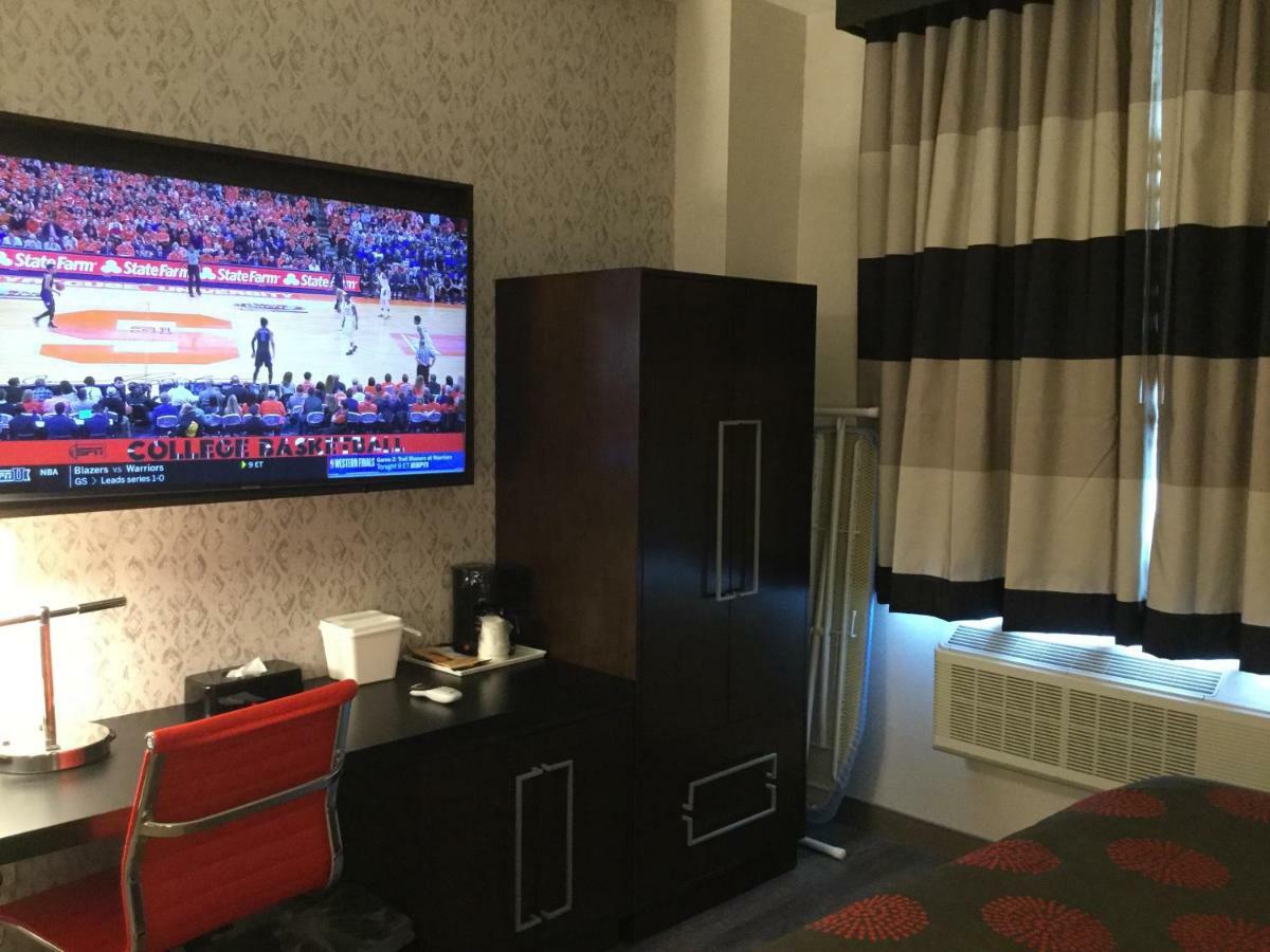 Ramada By Wyndham Bronx Terminal 3*