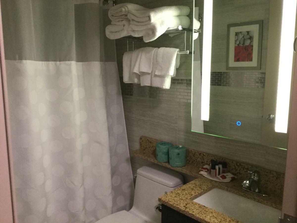 Ramada By Wyndham Bronx Terminal Hotel