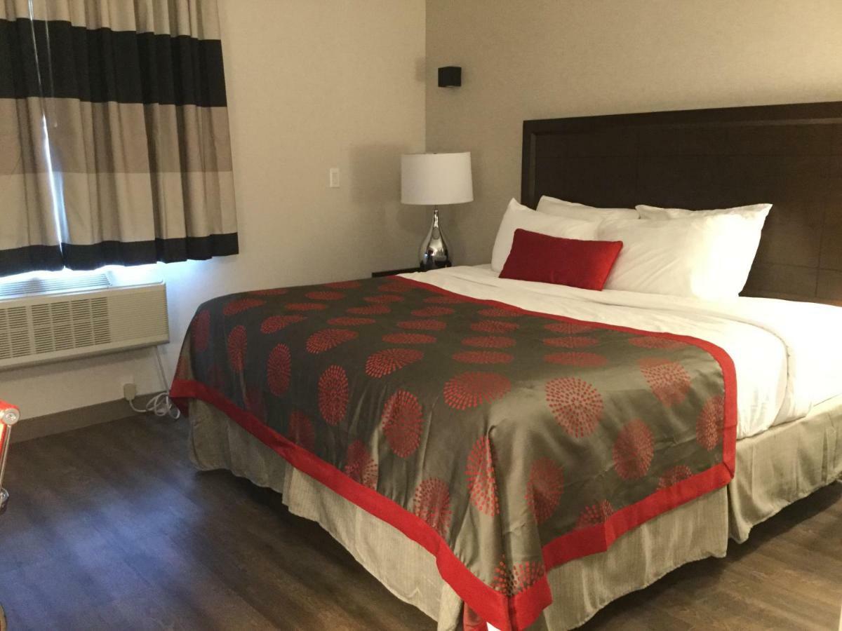 Ramada By Wyndham Bronx Terminal Hotel 3*