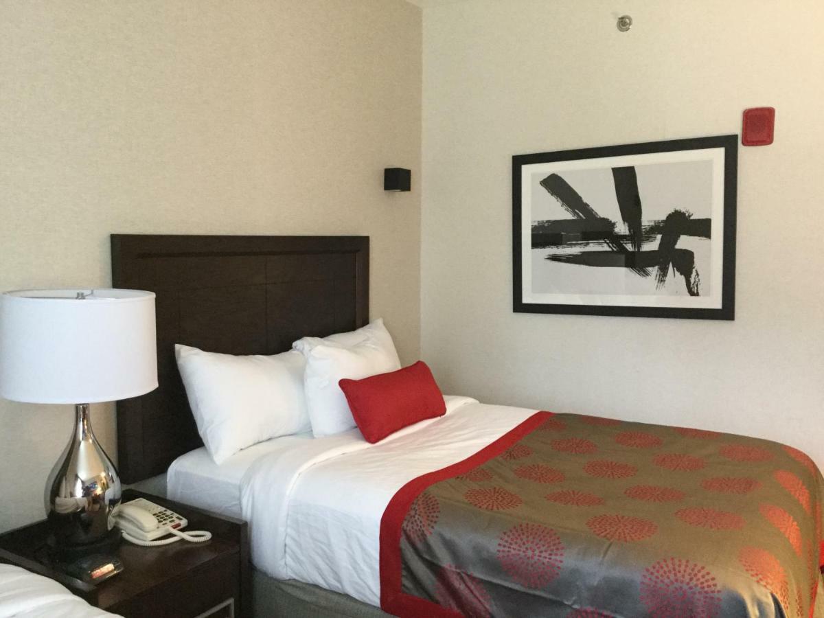 Ramada By Wyndham Bronx Terminal Hotel